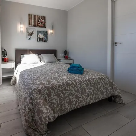 Detached 3-story Home, Seafront And * Playa de las Américas