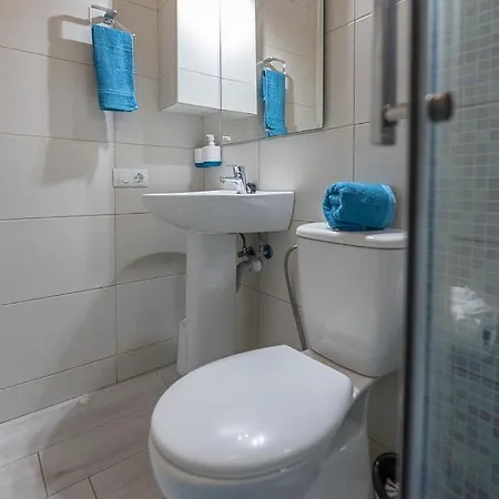 Detached 3-story Home, Seafront And Apartman *