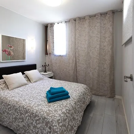 Detached 3-story Home, Seafront And * Playa de las Américas