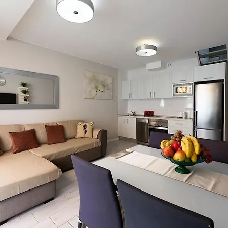 Detached 3-story Home, Seafront And Apartman