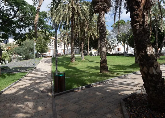 Detached 3-story Home, Seafront And Apartment