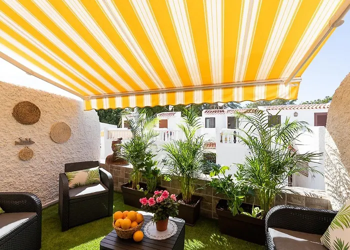 Detached 3-story Home, Seafront And Apartment *