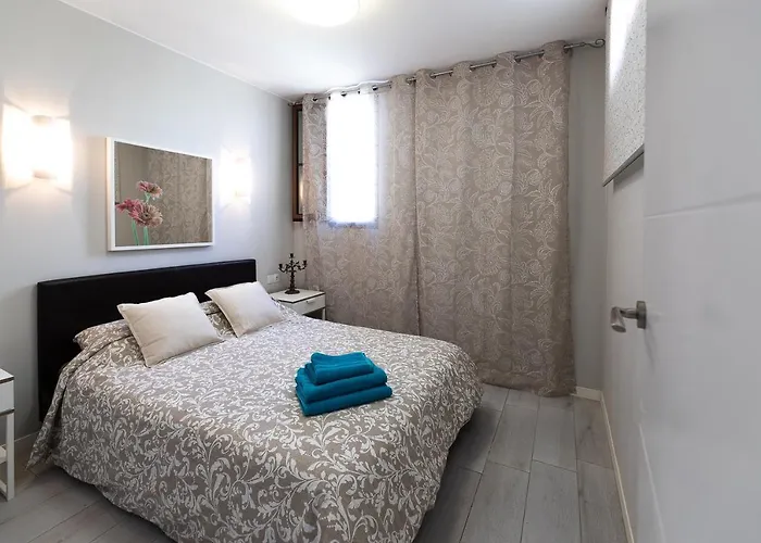 Detached 3-story Home, Seafront And * Playa de las Americas (Tenerife)