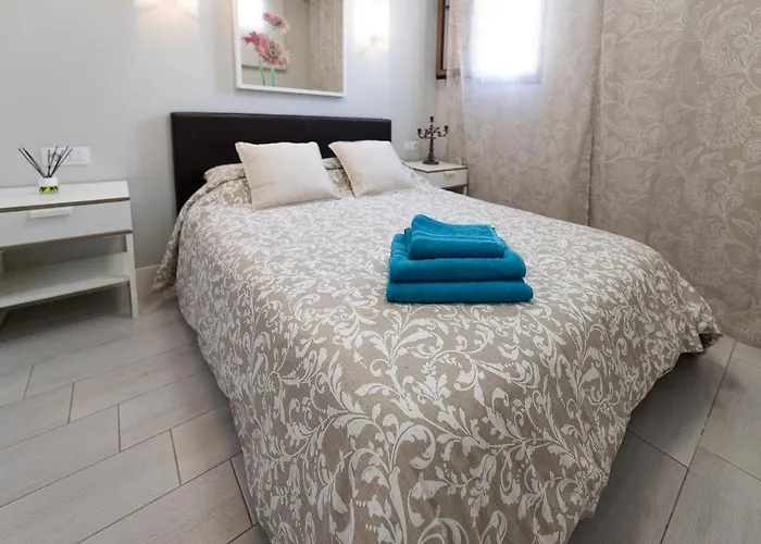 Detached 3-story Home, Seafront And Playa de las Americas (Tenerife)