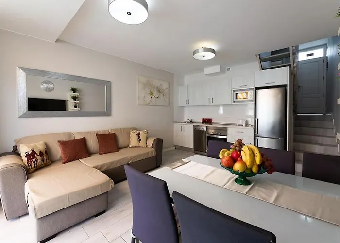 Detached 3-story Home, Seafront And Apartment