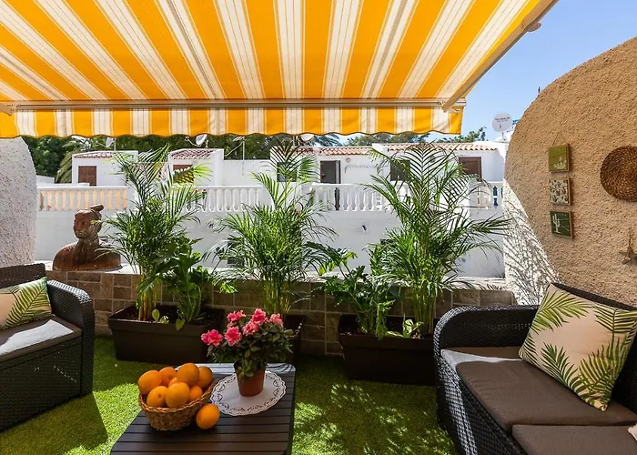 Detached 3-story Home, Seafront And Apartment