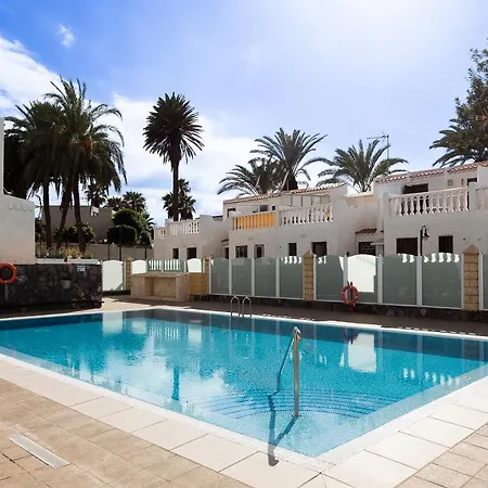 Detached 3-story Home, Seafront And Appartamento