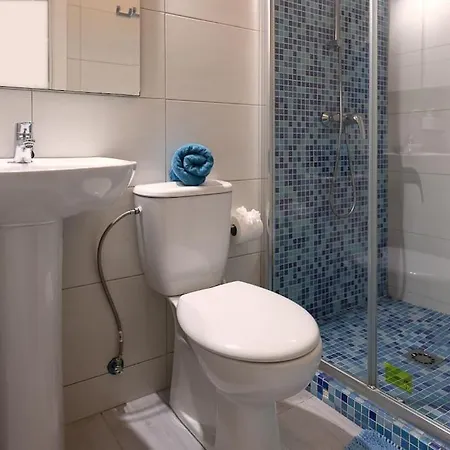Διαμέρισμα Detached 3-story Home, Seafront And *
