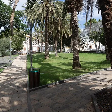Detached 3-story Home, Seafront And Appartamento
