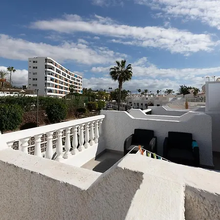 Διαμέρισμα Detached 3-story Home, Seafront And *