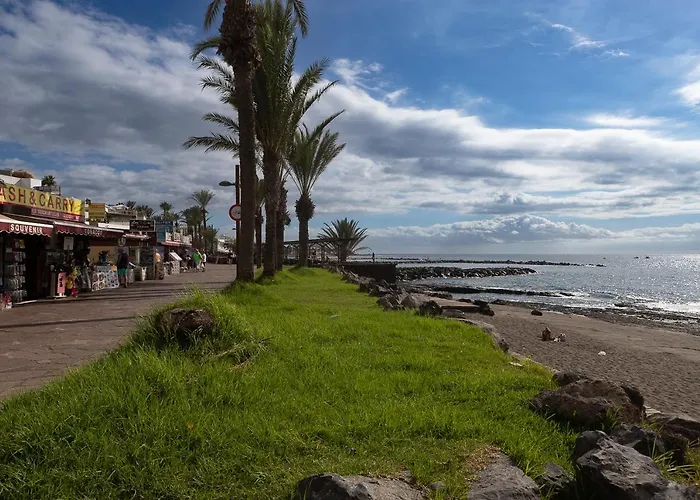 Detached 3-story Home, Seafront And 公寓