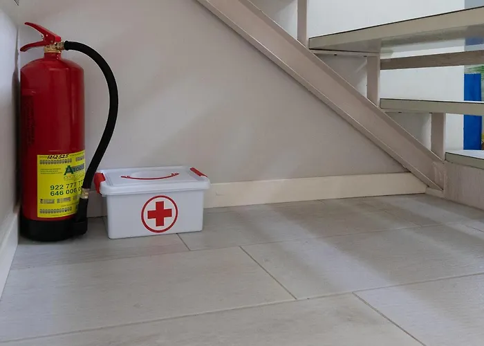 Διαμέρισμα Detached 3-story Home, Seafront And