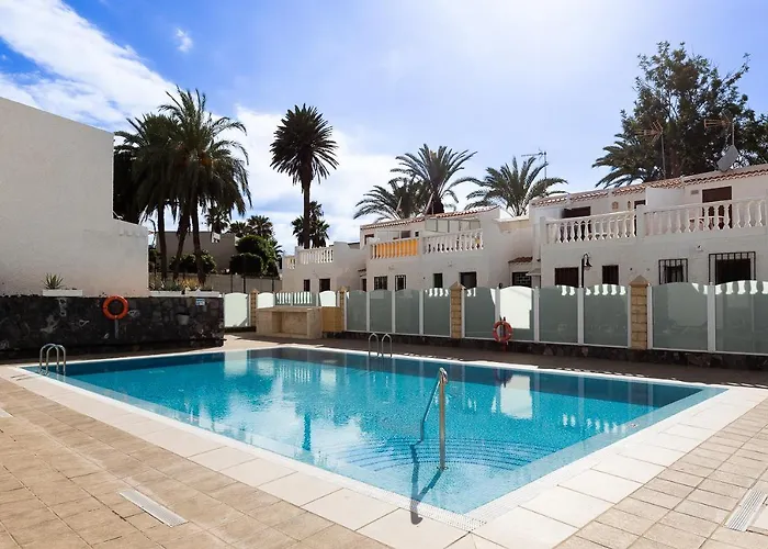 Detached 3-story Home, Seafront And 公寓