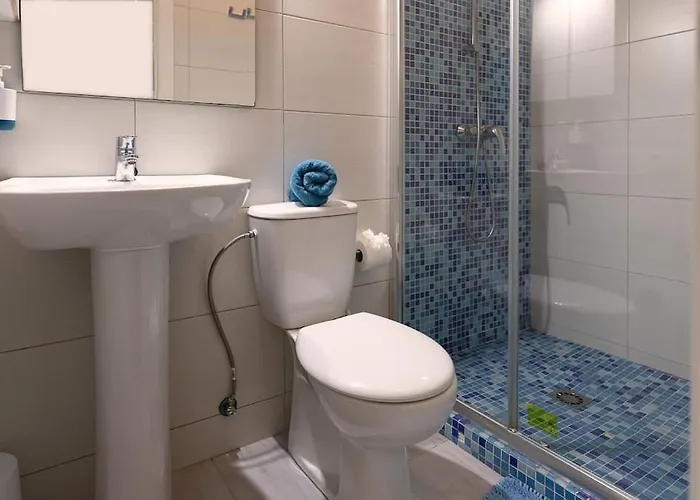 Διαμέρισμα Detached 3-story Home, Seafront And *