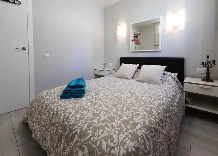 Detached 3-story Home, Seafront And Πλάγια ντε λας Αμέρικας