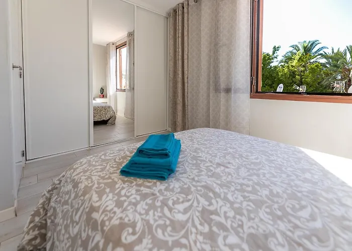 Detached 3-story Home, Seafront And