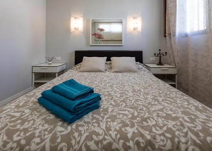 Detached 3-story Home, Seafront And