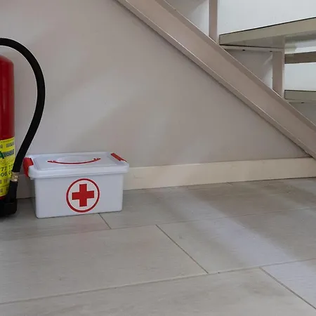 Appartamento Detached 3-story Home, Seafront And