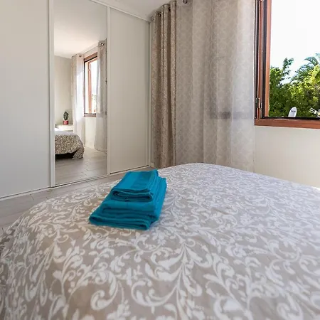 Detached 3-story Home, Seafront And